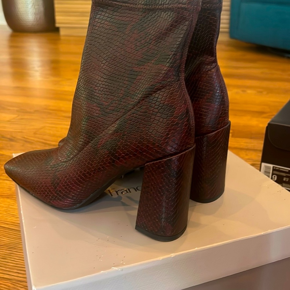 Women’s Franco Sarto Burgundy faux snake size 9